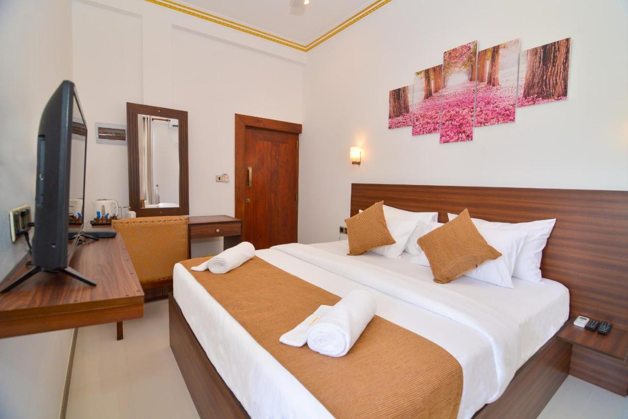 Negombo New Queen's Palace Buitenkant foto