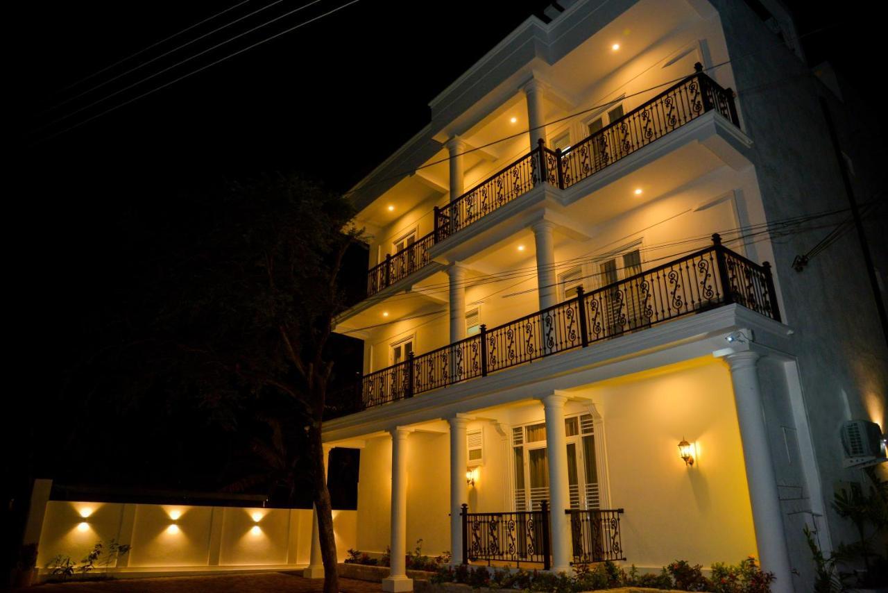 Negombo New Queen's Palace Buitenkant foto
